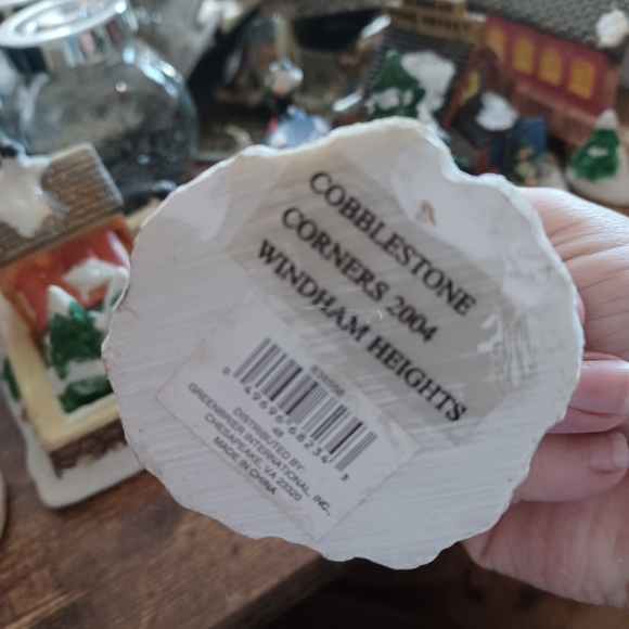 Windham heights Cobble Cornerstone snowy statue in the middle of the village - Picture 2 of 2